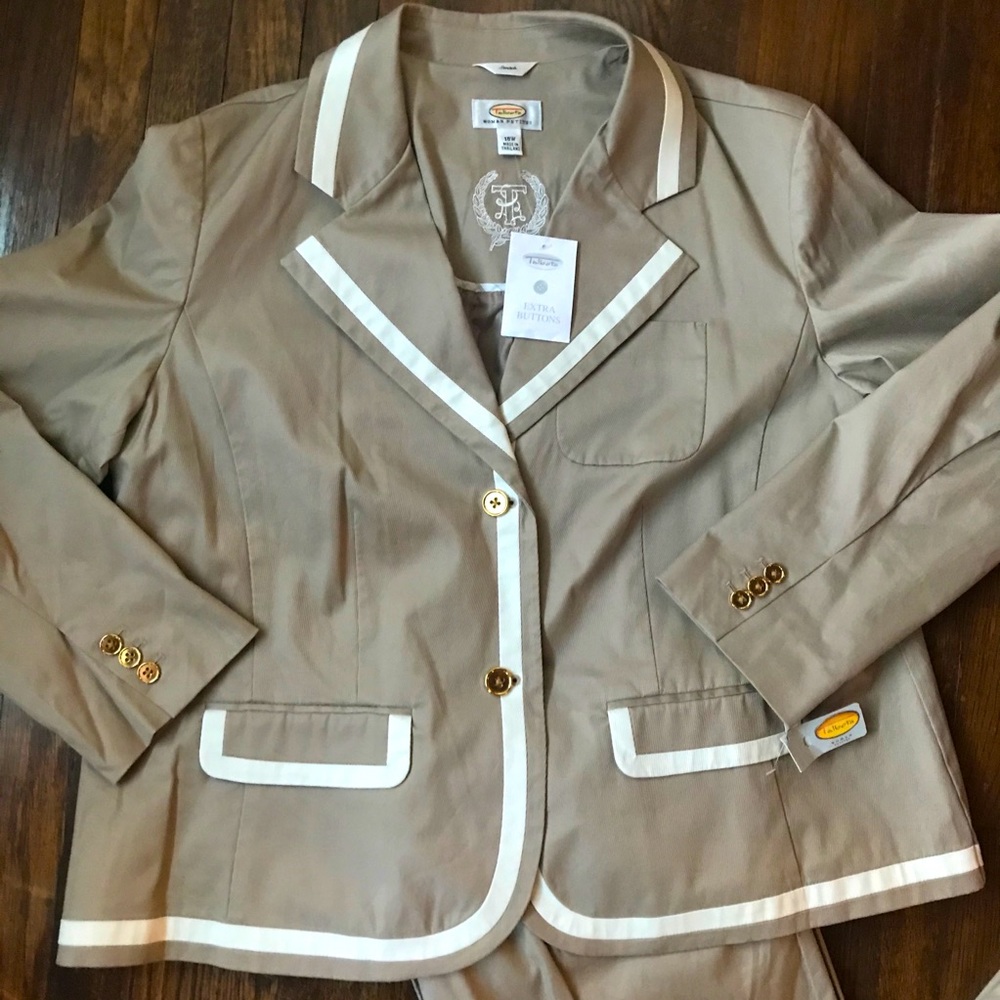 Talbots light weight casual suit (jacket/pant set)